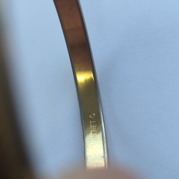 Vintage MONET Goldtone Bangle Bracelet - Picture 4 of 6
